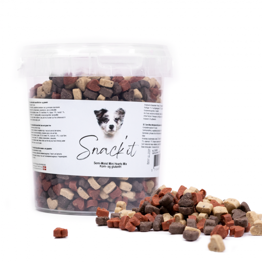 Snack'it - Semi-Moist Mini Hearts Mix 500g